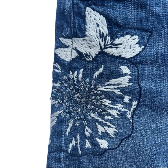Anthropologie Pilcro and The Letterpress Embroidered Jean Shorts Size 27 - Picture 4 of 9